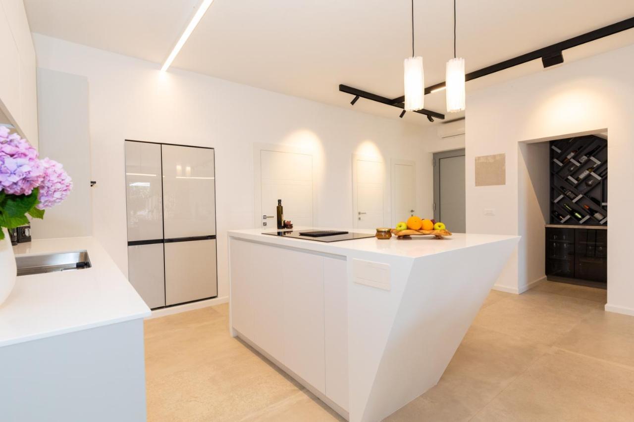 Vila Luxury House Natanel Škrip Exteriér fotografie